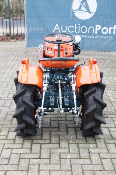 Kubota B7000 - Traktor: das Bild 5 Kubota B7000 - Traktor: das Bild 5