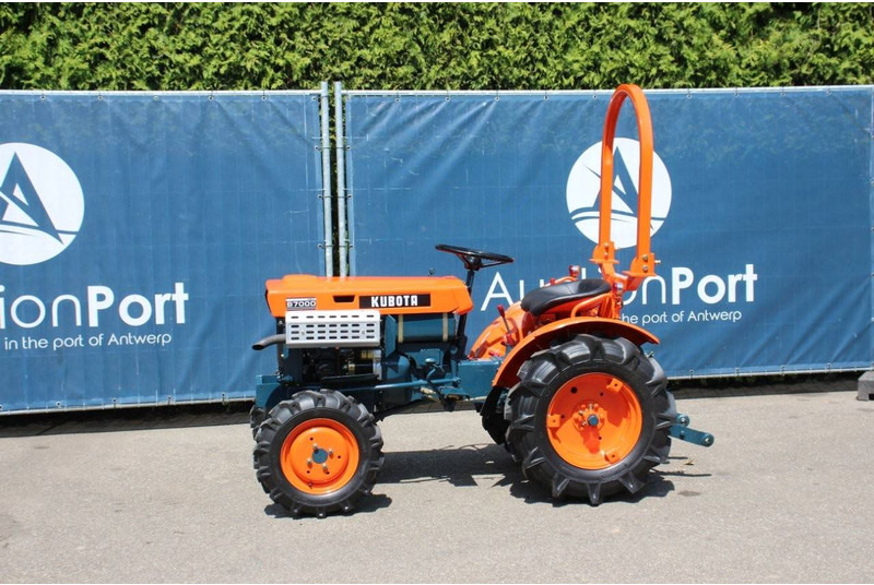 Kubota B7000DT - Traktor: das Bild 1 Kubota B7000DT - Traktor: das Bild 1