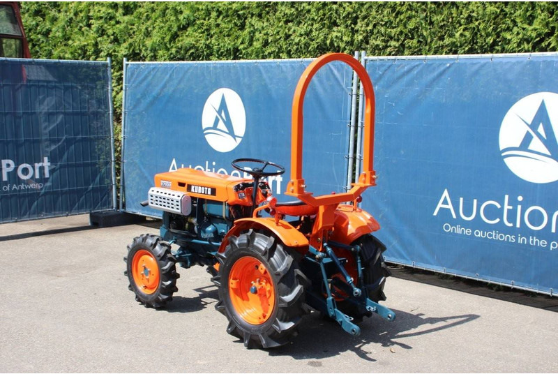 Kubota B7000DT - Traktor: das Bild 3 Kubota B7000DT - Traktor: das Bild 3