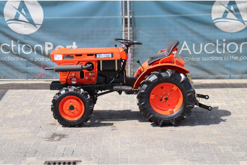 Kubota B7001 - Traktor: das Bild 2 Kubota B7001 - Traktor: das Bild 2
