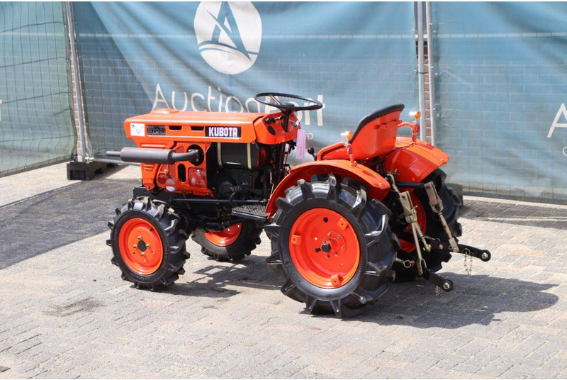Kubota B7001 - Traktor: das Bild 3 Kubota B7001 - Traktor: das Bild 3