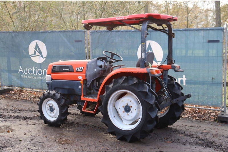 Kubota KL27 - Traktor: das Bild 3 Kubota KL27 - Traktor: das Bild 3