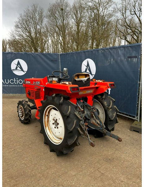 Kubota L1-235 P.S. - Traktor: das Bild 2 Kubota L1-235 P.S. - Traktor: das Bild 2