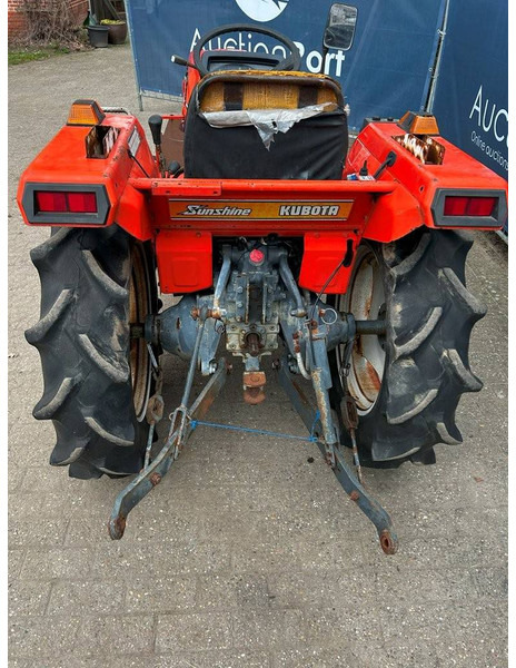 Kubota L1-235 P.S. - Traktor: das Bild 3 Kubota L1-235 P.S. - Traktor: das Bild 3