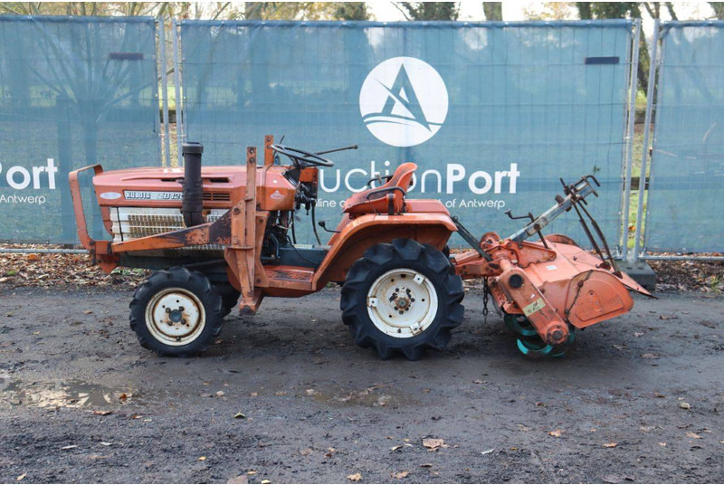 Kubota ZB1200 - Traktor: das Bild 2 Kubota ZB1200 - Traktor: das Bild 2