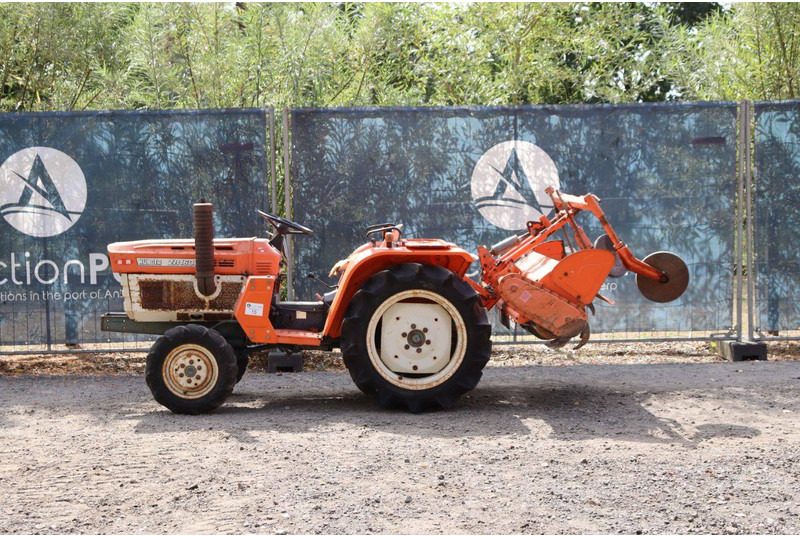 Kubota ZB1600 - Traktor: das Bild 2 Kubota ZB1600 - Traktor: das Bild 2