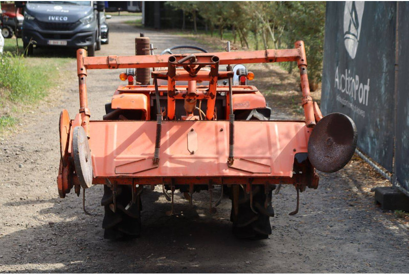 Kubota ZB1600 - Traktor: das Bild 5 Kubota ZB1600 - Traktor: das Bild 5