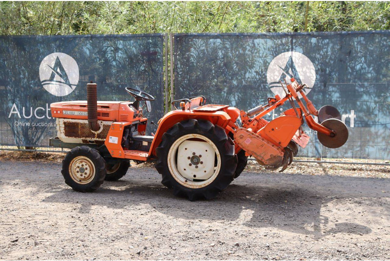 Kubota ZB1600 - Traktor: das Bild 3 Kubota ZB1600 - Traktor: das Bild 3