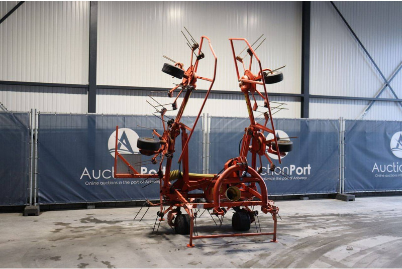 Kuhn GF6401MH - Heuwender/ Wenderechen: das Bild 1 Kuhn GF6401MH - Heuwender/ Wenderechen: das Bild 1