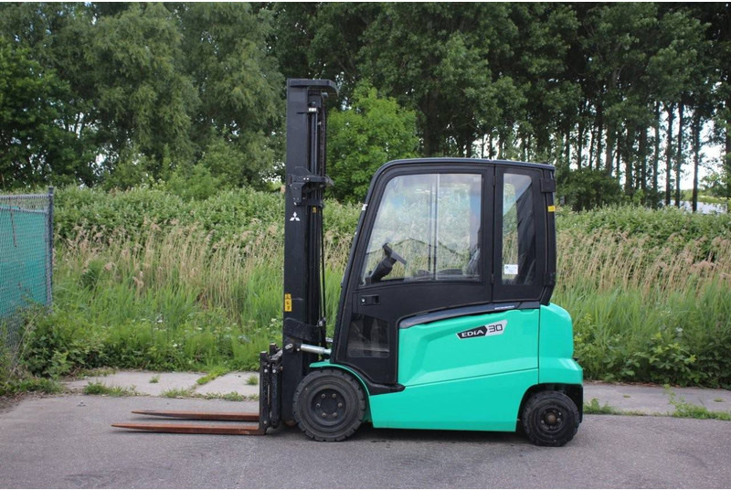 Mitsubishi FB30N - Elektrostapler: das Bild 2 Mitsubishi FB30N - Elektrostapler: das Bild 2