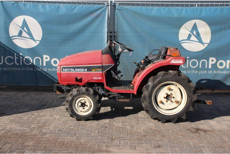 Mitsubishi MT165 - Traktor: das Bild 2 Mitsubishi MT165 - Traktor: das Bild 2
