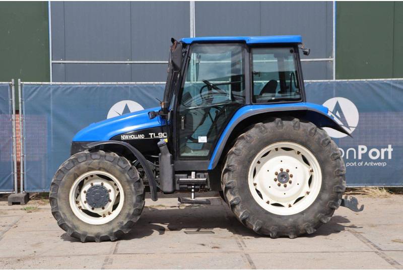 New Holland TL90 - Traktor: das Bild 2 New Holland TL90 - Traktor: das Bild 2