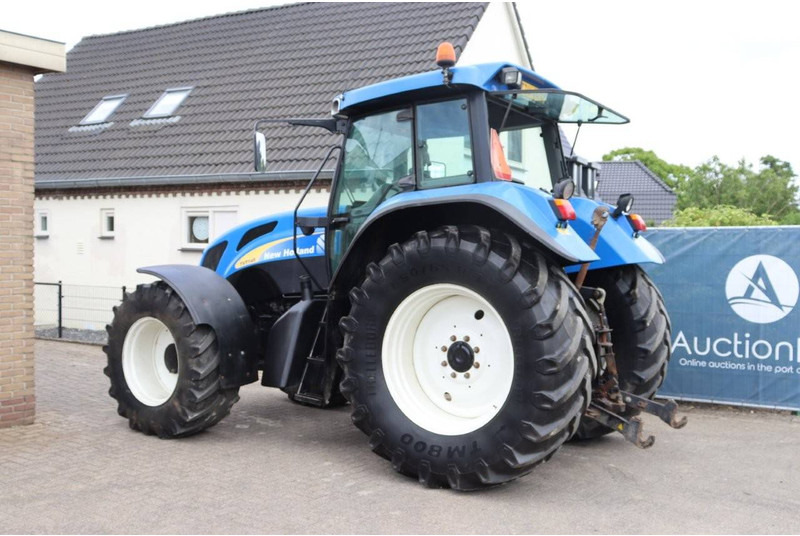 New Holland TVT145 - Traktor: das Bild 3 New Holland TVT145 - Traktor: das Bild 3