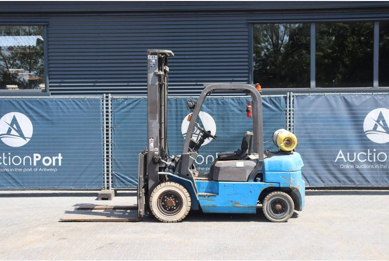 Nissan CPQD25N - Treibgasstapler: das Bild 2 Nissan CPQD25N - Treibgasstapler: das Bild 2