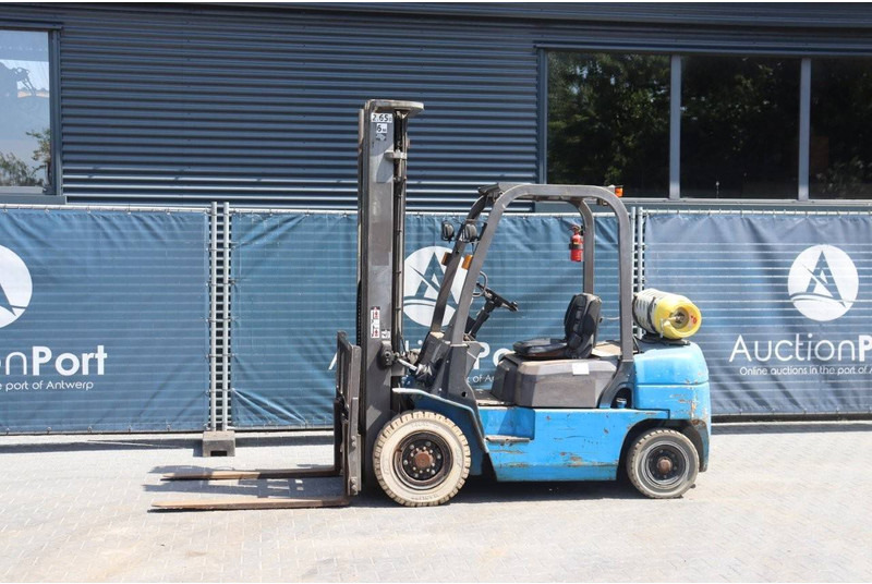 Nissan CPQD25N - Treibgasstapler: das Bild 1 Nissan CPQD25N - Treibgasstapler: das Bild 1