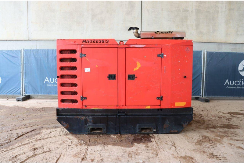 SDMO R110 - Stromgenerator: das Bild 2 SDMO R110 - Stromgenerator: das Bild 2