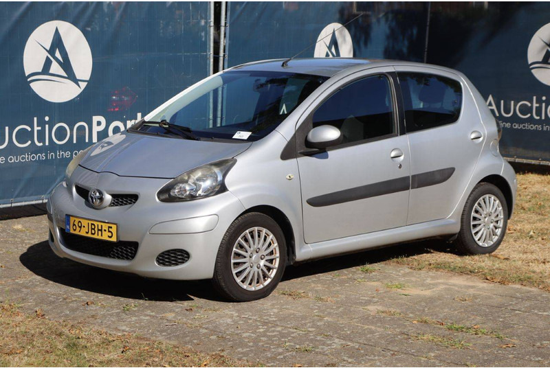 Limousine Toyota Aygo: das Bild 9