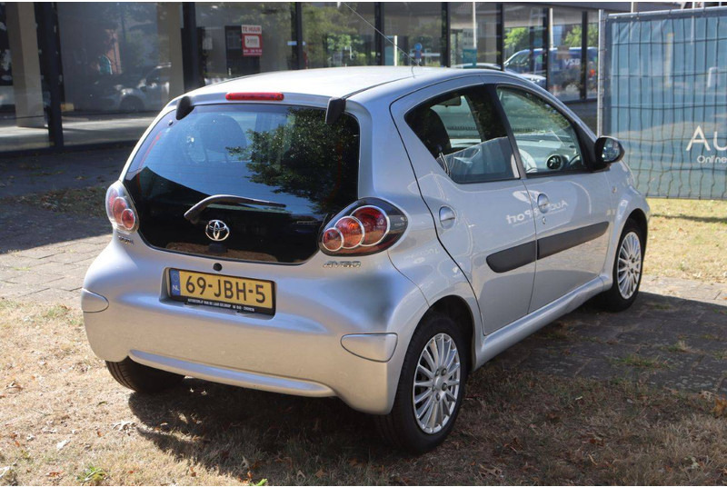 Limousine Toyota Aygo: das Bild 6