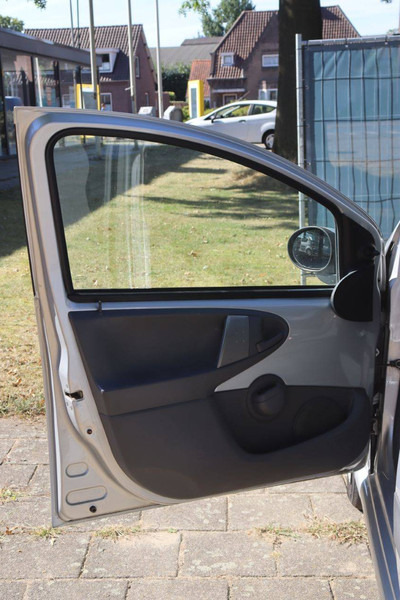 Limousine Toyota Aygo: das Bild 20
