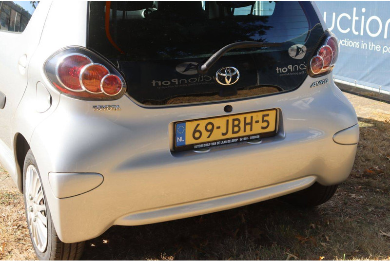 Limousine Toyota Aygo: das Bild 15