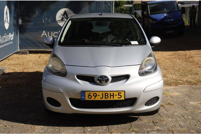 Limousine Toyota Aygo: das Bild 8