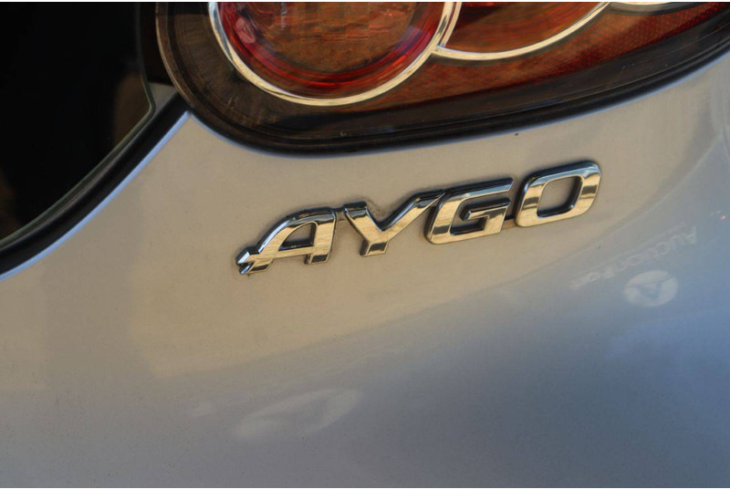 Limousine Toyota Aygo: das Bild 18