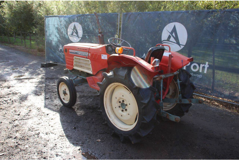 Yanmar YM2202 - Traktor: das Bild 3 Yanmar YM2202 - Traktor: das Bild 3
