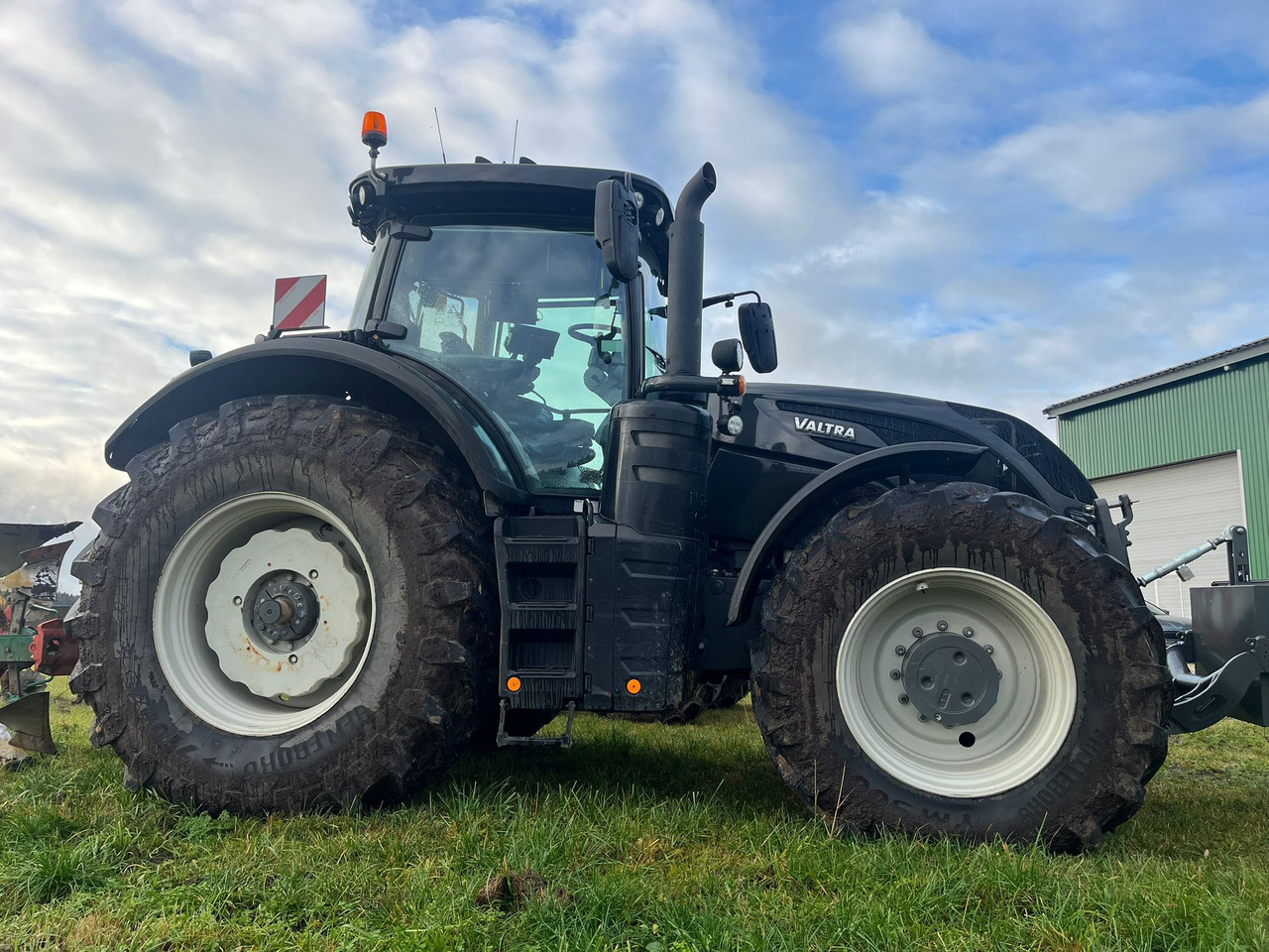VALTRA S394 - Traktor: das Bild 2 VALTRA S394 - Traktor: das Bild 2