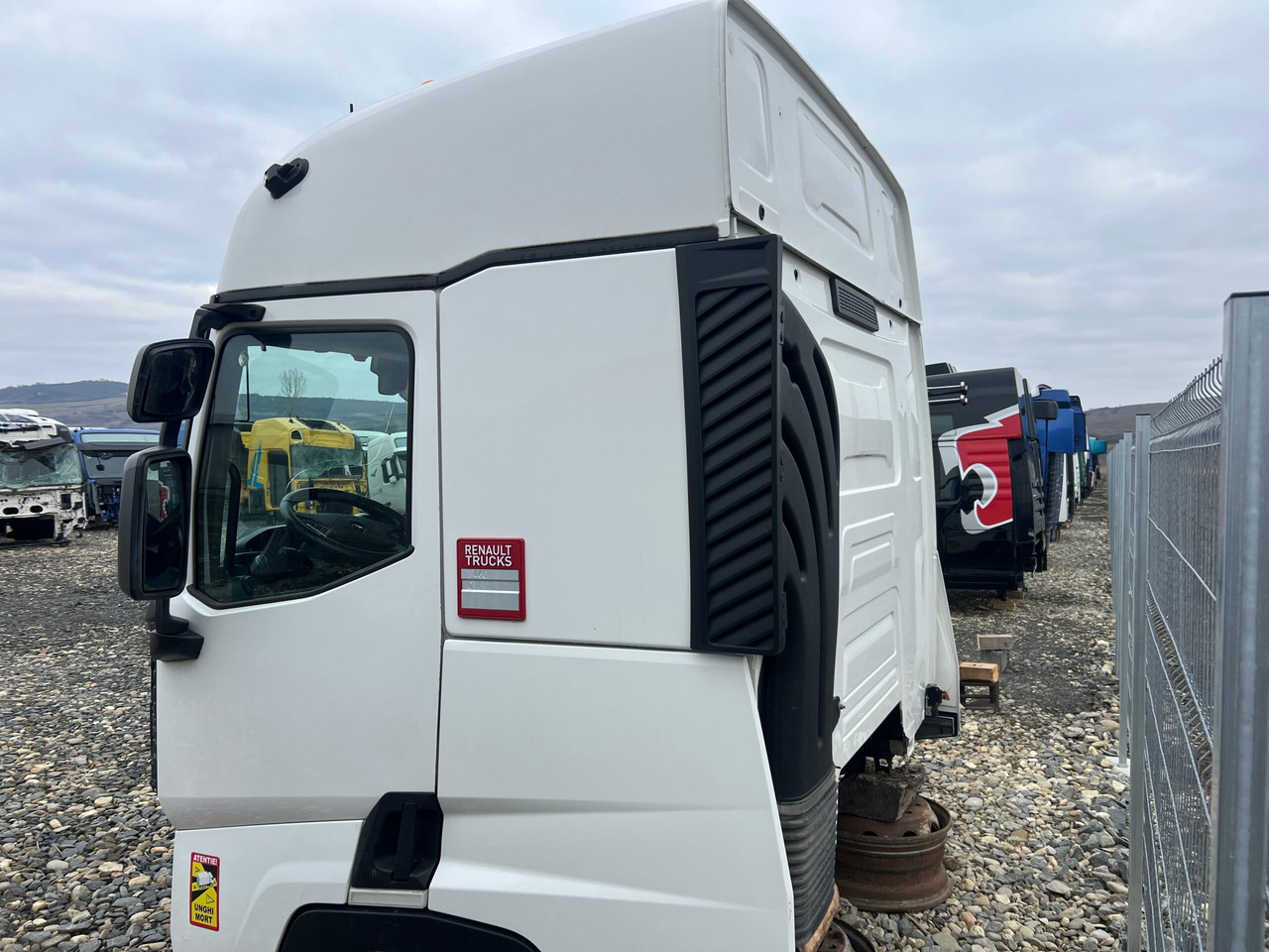 CABINA RENAULT T SLEEPER - Fahrerhaus für LKW: das Bild 5 CABINA RENAULT T SLEEPER - Fahrerhaus für LKW: das Bild 5