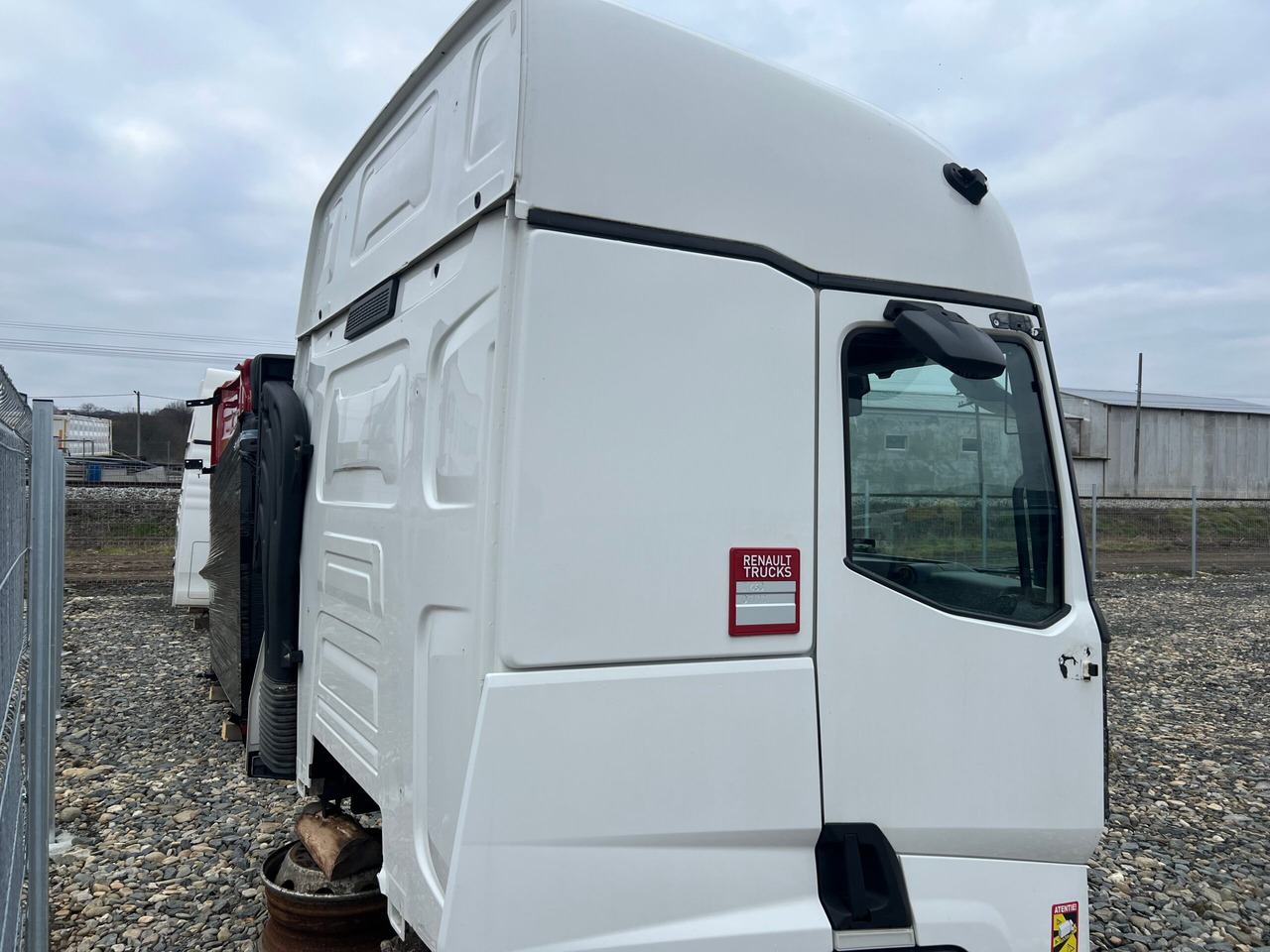 CABINA RENAULT T SLEEPER - Fahrerhaus für LKW: das Bild 4 CABINA RENAULT T SLEEPER - Fahrerhaus für LKW: das Bild 4