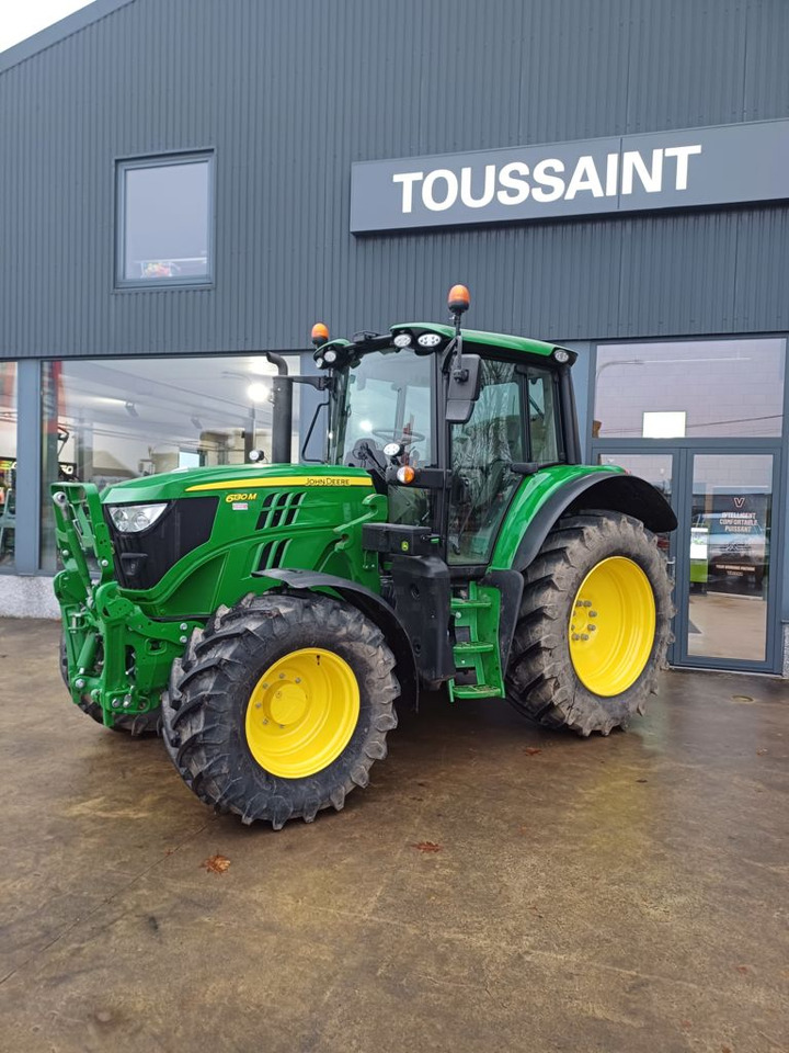 Traktor John Deere 6130m: das Bild 1
