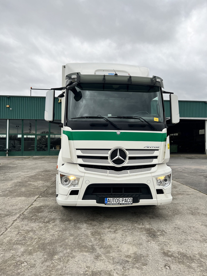 Camión Mercedes frigorífico - Fahrgestell LKW: das Bild 1 Camión Mercedes frigorífico - Fahrgestell LKW: das Bild 1