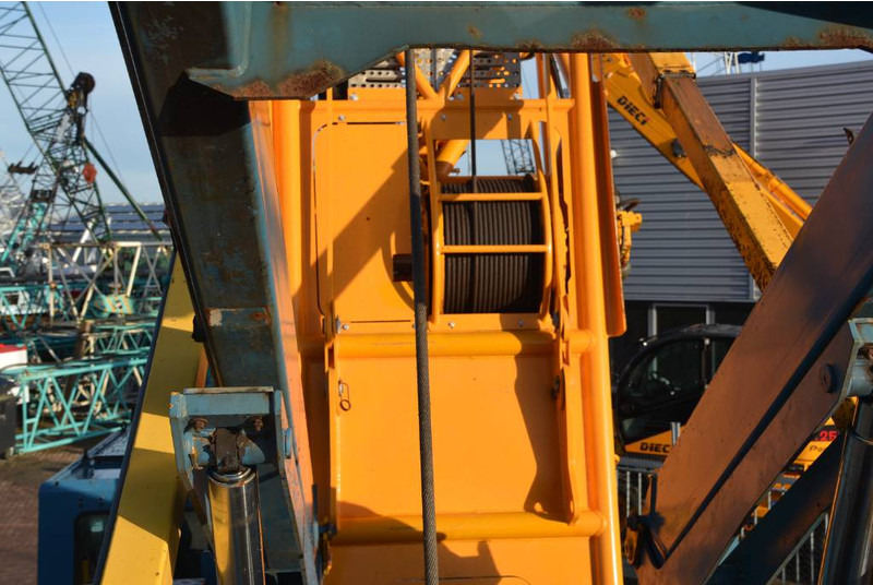 Raupenkran Sennebogen 3300 LUFFING JIB: das Bild 18