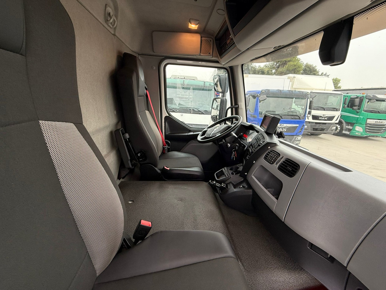 Koffer LKW RENAULT D E6 (VAN): das Bild 9