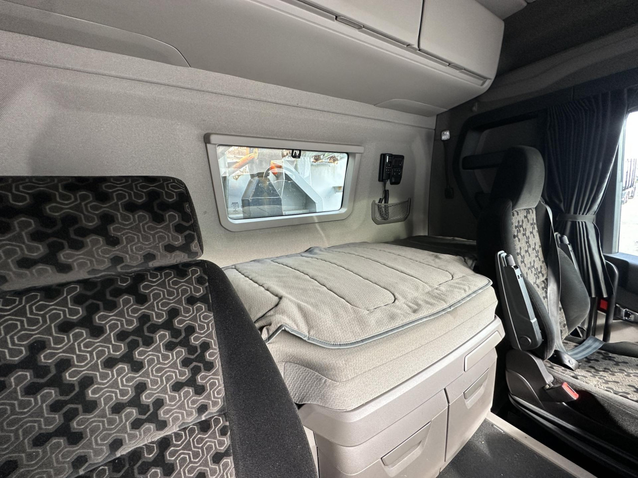 SCANIA R 450 B6x4HA - Containerwagen/ Wechselfahrgestell LKW: das Bild 4 SCANIA R 450 B6x4HA - Containerwagen/ Wechselfahrgestell LKW: das Bild 4