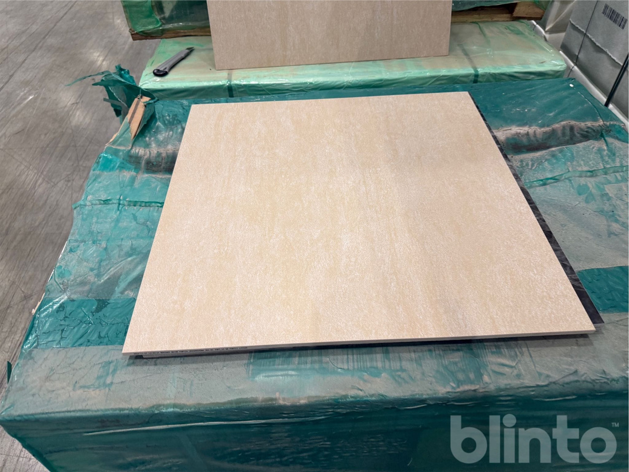 400 m2 - Warm Cement 600x600x8 - Baugeräte: das Bild 2 400 m2 - Warm Cement 600x600x8 - Baugeräte: das Bild 2