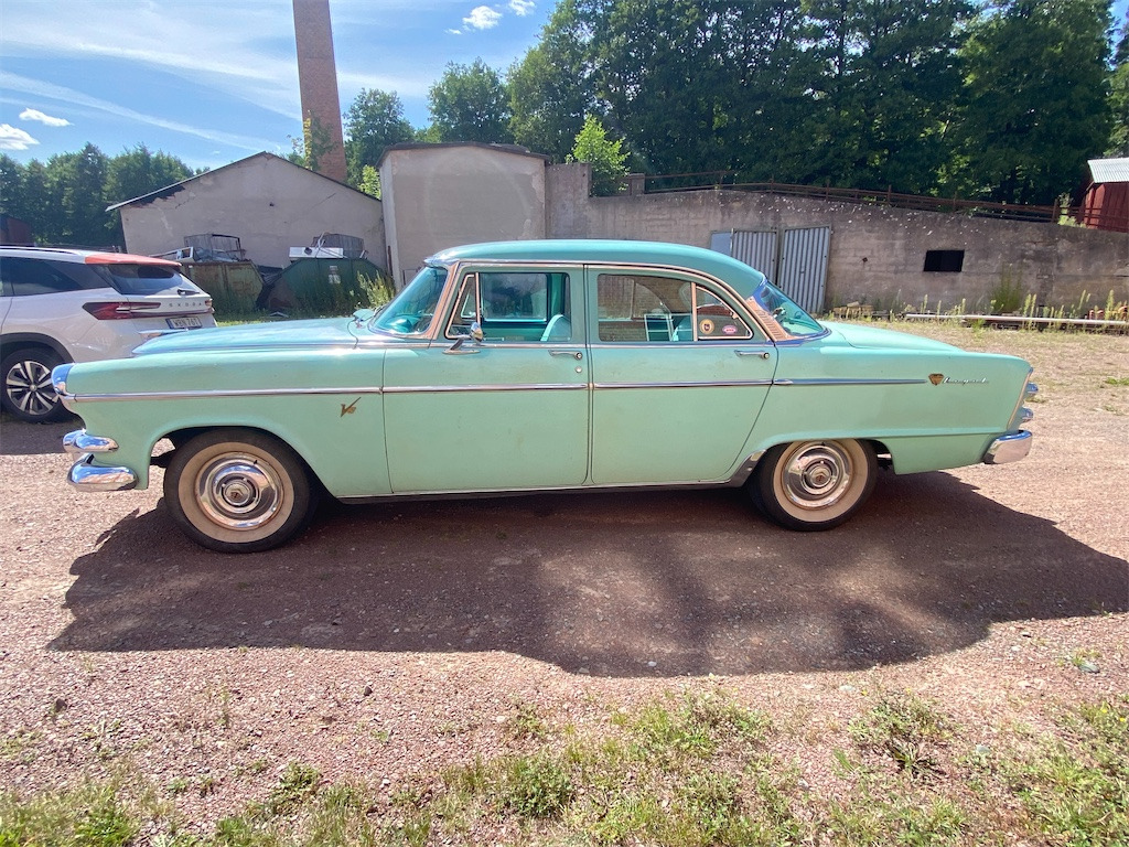 DODGE CUSTOM ROYAL - PKW: das Bild 2 DODGE CUSTOM ROYAL - PKW: das Bild 2