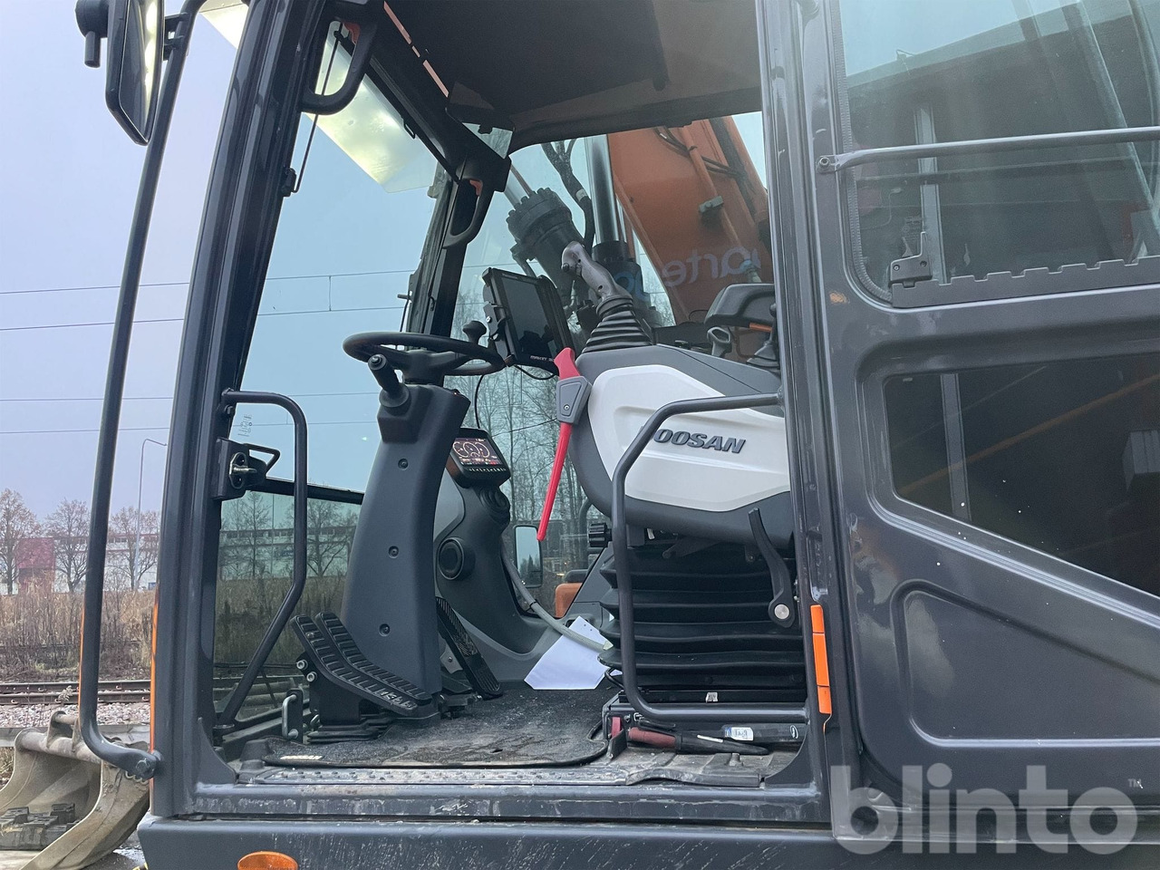Umschlagbagger Doosan Dx140 + Dumperkärra o redskap: das Bild 21 Umschlagbagger Doosan Dx140 + Dumperkärra o redskap: das Bild 21