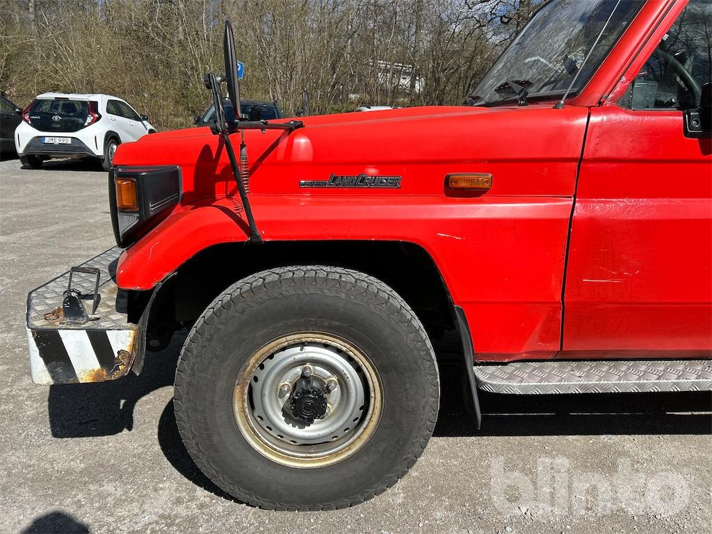 Abschleppwagen Garagebärgare / TOYOTA LAND CRUISER 70 P: das Bild 43