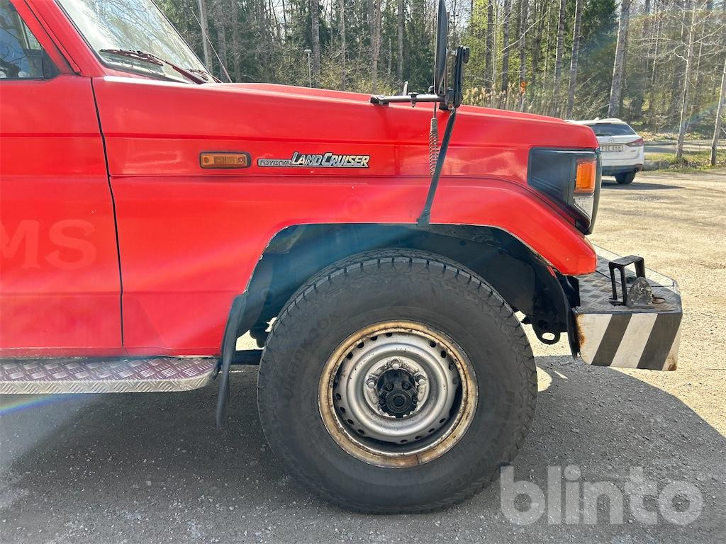 Abschleppwagen Garagebärgare / TOYOTA LAND CRUISER 70 P: das Bild 18