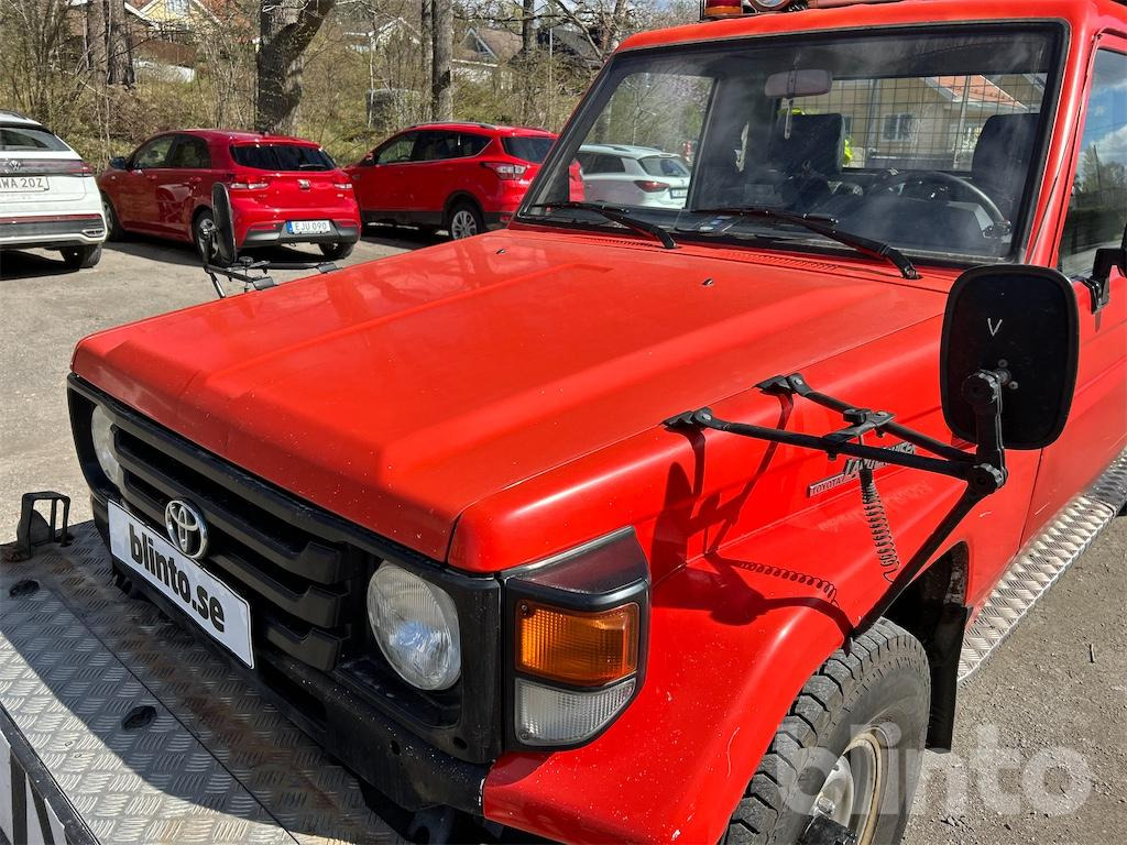 Abschleppwagen Garagebärgare / TOYOTA LAND CRUISER 70 P: das Bild 10