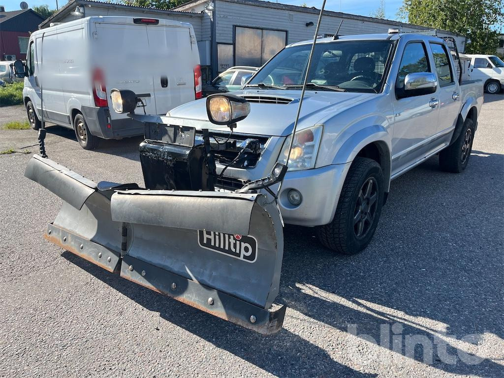 ISUZU CREW 3.0 AT med vikplog och sandspridare - Pick-up: das Bild 1 ISUZU CREW 3.0 AT med vikplog och sandspridare - Pick-up: das Bild 1