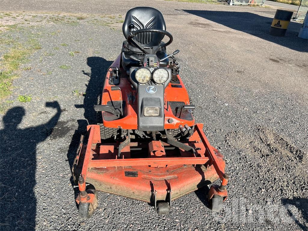 Kubota F1900 4WD - Rasenmäher: das Bild 2 Kubota F1900 4WD - Rasenmäher: das Bild 2