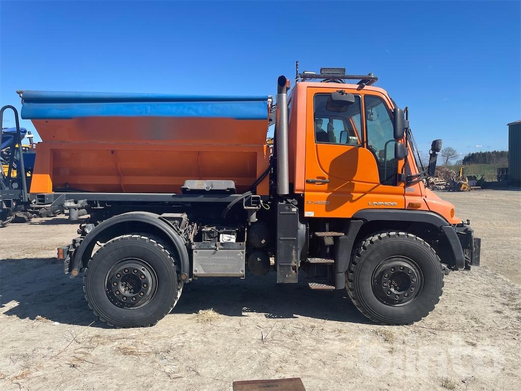 Mercedes Unimog 400 (2008) - Schneeräumfahrzeug: das Bild 4 Mercedes Unimog 400 (2008) - Schneeräumfahrzeug: das Bild 4