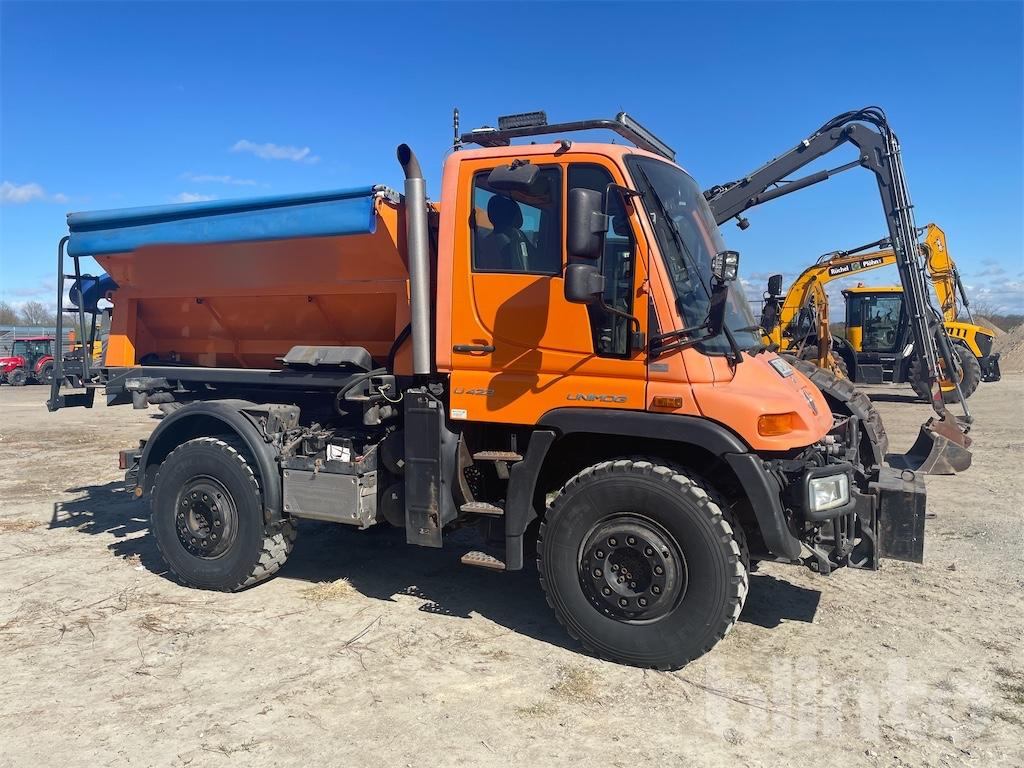 Mercedes Unimog 400 (2008) - Schneeräumfahrzeug: das Bild 2 Mercedes Unimog 400 (2008) - Schneeräumfahrzeug: das Bild 2
