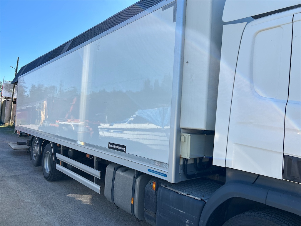 SCANIA P320LB6X2*4MNB - Isotherm LKW: das Bild 2 SCANIA P320LB6X2*4MNB - Isotherm LKW: das Bild 2