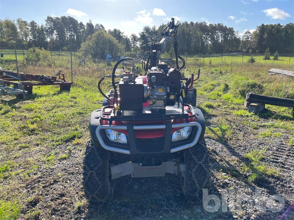 Terrängskoter HONDA TRX500FE med huggarvagn, grip och vinsch - Quad: das Bild 2 Terrängskoter HONDA TRX500FE med huggarvagn, grip och vinsch - Quad: das Bild 2