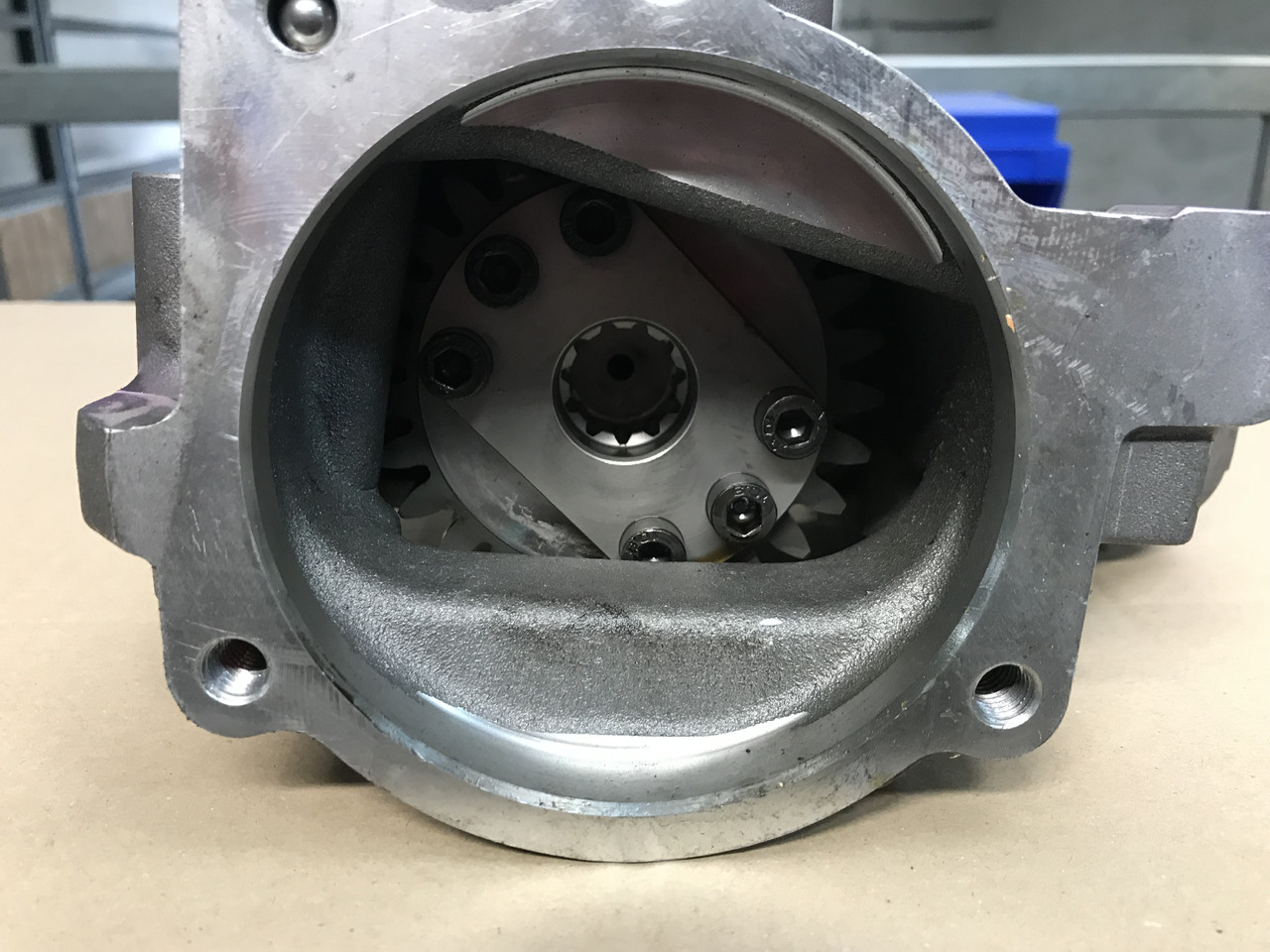 CARCASSA RIDUTTORE ASSEMBLAGGIO POMPA CARBURANTE ALTA PRESSIONE MAN 51385075020 - Kraftstoffpumpe für LKW: das Bild 4 CARCASSA RIDUTTORE ASSEMBLAGGIO POMPA CARBURANTE ALTA PRESSIONE MAN 51385075020 - Kraftstoffpumpe für LKW: das Bild 4