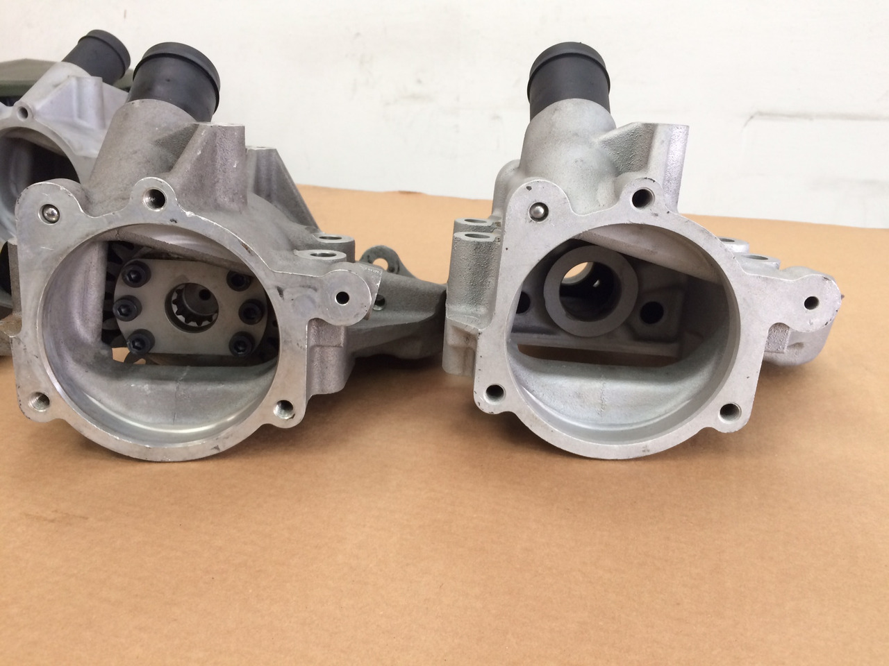CARCASSA RIDUTTORE PER POMPA CARBURANTE ALTA PRESSIONE - MOTORI MAN D2066 / D2676 - Kraftstoffpumpe für LKW: das Bild 4 CARCASSA RIDUTTORE PER POMPA CARBURANTE ALTA PRESSIONE - MOTORI MAN D2066 / D2676 - Kraftstoffpumpe für LKW: das Bild 4