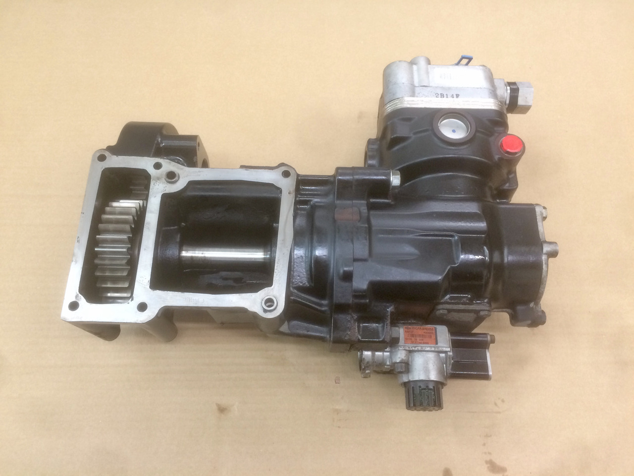 COMPRESSORE ARIA MONOCILINDRICO CON FRIZIONE MAN / KNORR - Luftkompressor: das Bild 1 COMPRESSORE ARIA MONOCILINDRICO CON FRIZIONE MAN / KNORR - Luftkompressor: das Bild 1